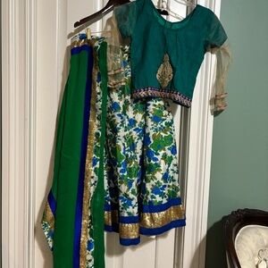 Designer Green floral new lehenga with long sleeve blouse with long Dupetta M